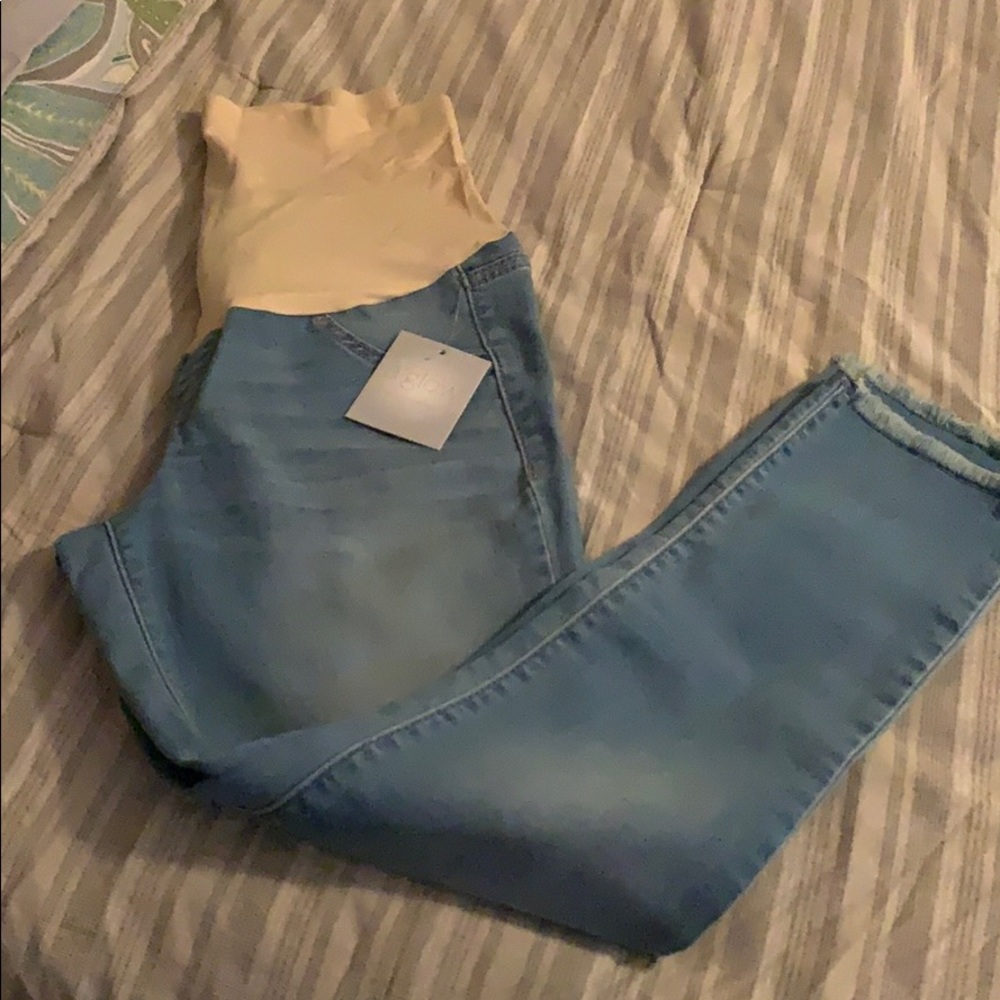 *BRAND NEW* A:GLOW SIZE 4 MATERNITY CAPRI